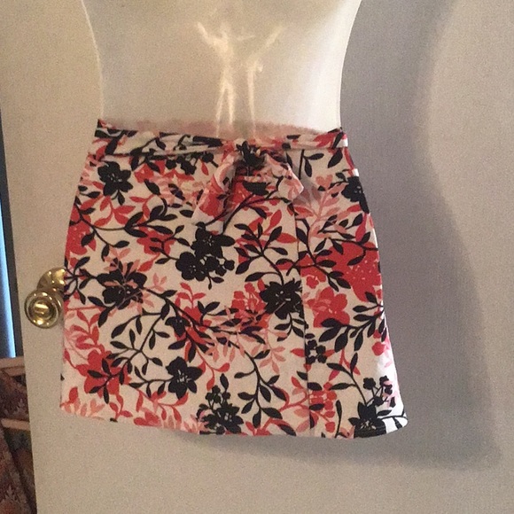 George Beach coverup black  white red and pink 4/6 skirt look pretty col… - Picture 4 of 7